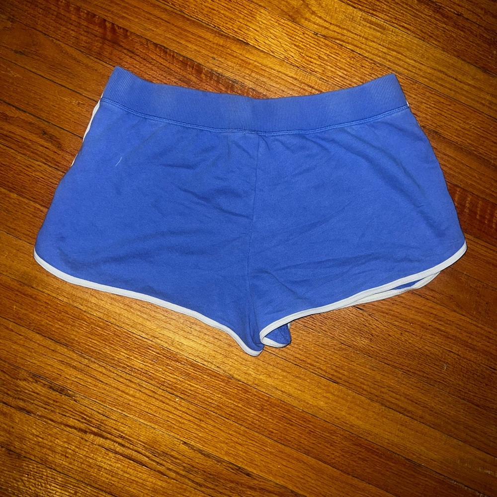 100% cotton size large. True to size.